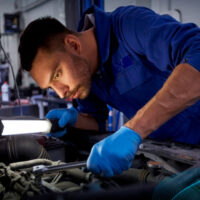 que-hace-un-mecanico-automotriz-destacada-1 (1)